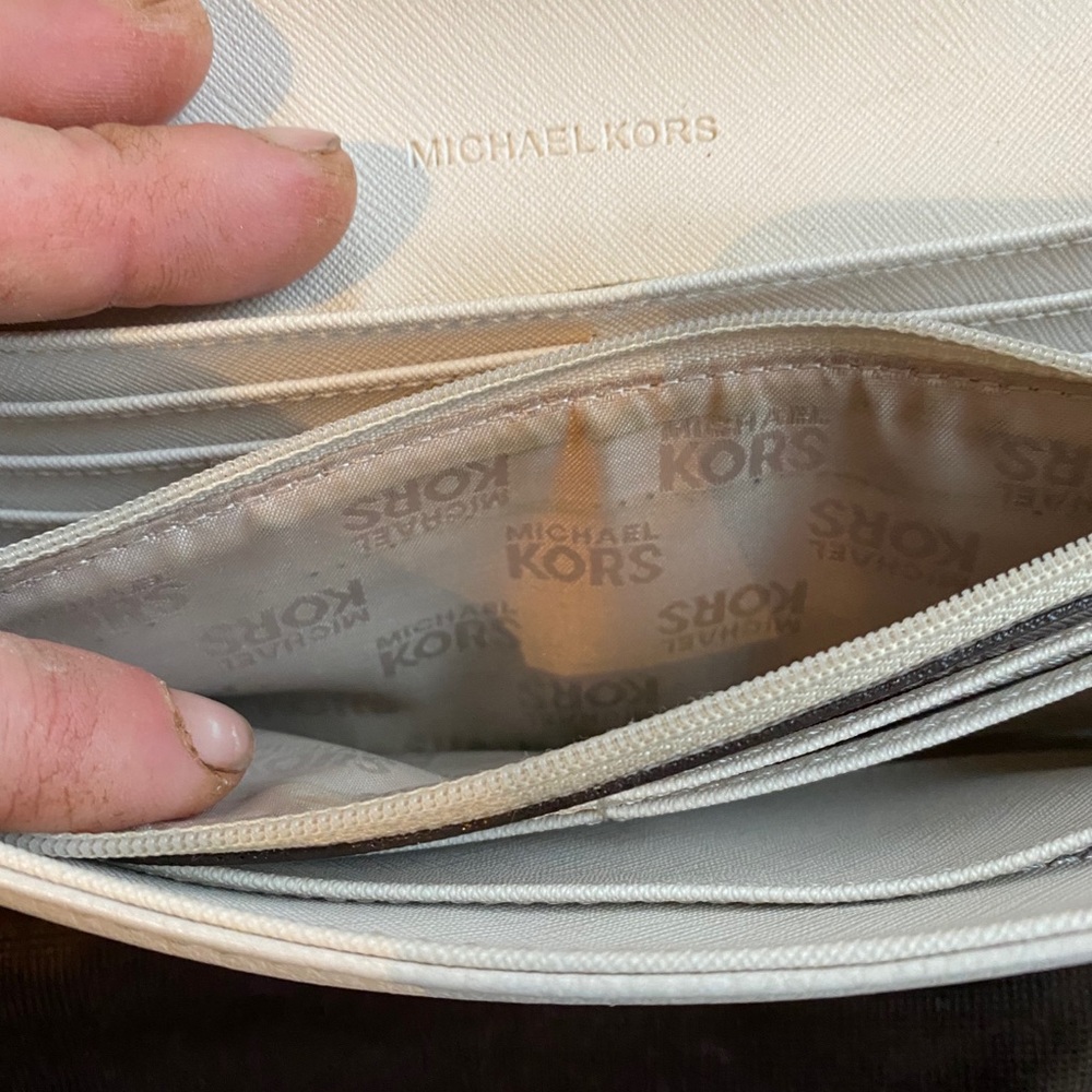 Michael Kors wallet - Picture 3 of 7